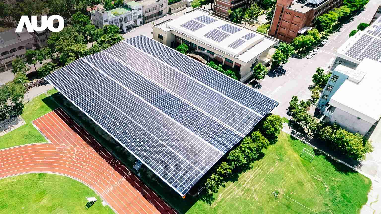 尊龙z6SunSteel光电整合型浪板具备快速安装、、轻量化优势,,,,可提升15%发电效能,,,,通过国际IEC与台湾VPC认证安全、、、防漏、、、耐候标准