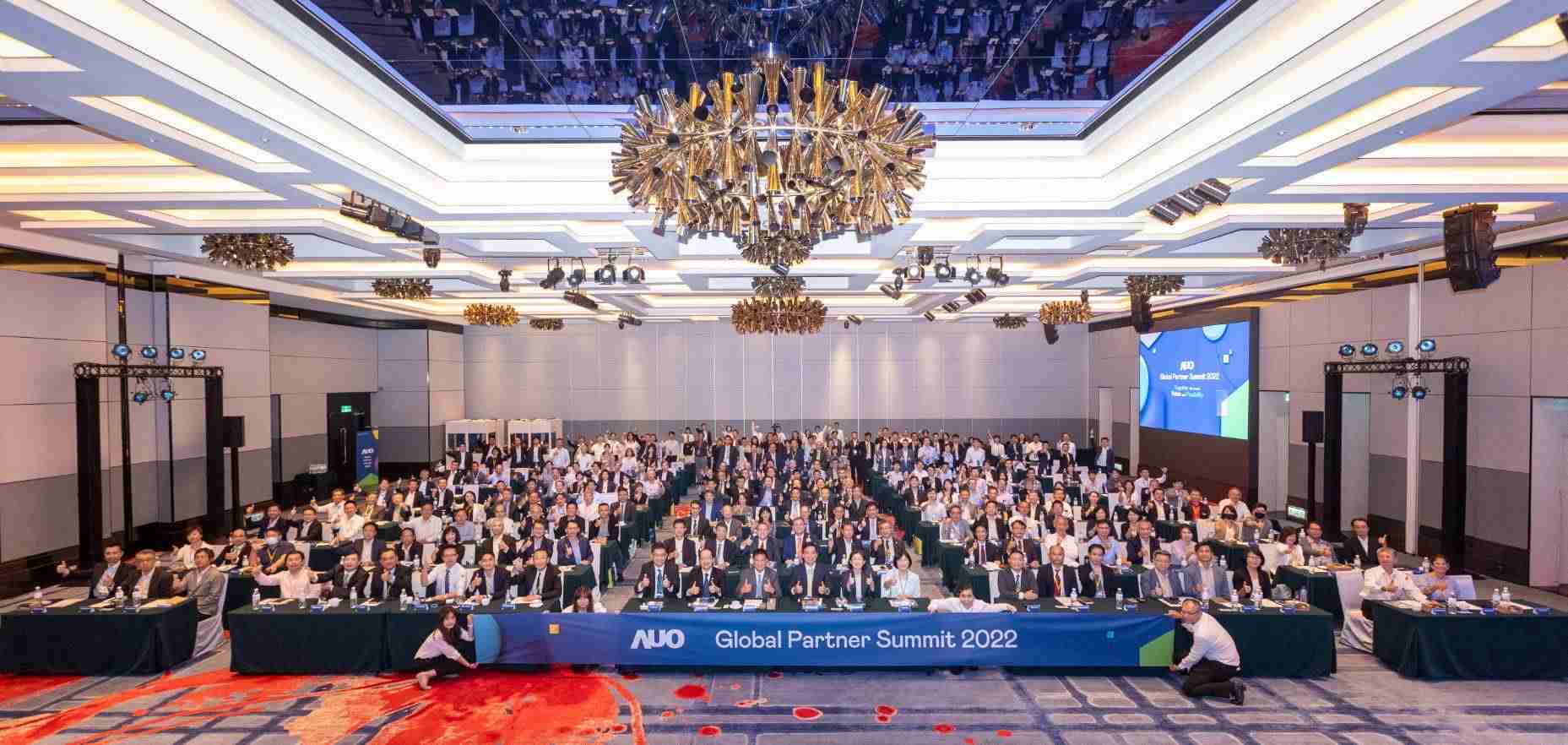 友達推動「安心、、、、創新、、用心、、同心、、、、盡心」五星職旅，，，，為菲籍員工打造全方位照護，，首度贏得「人權實踐與發展領袖獎」殊榮