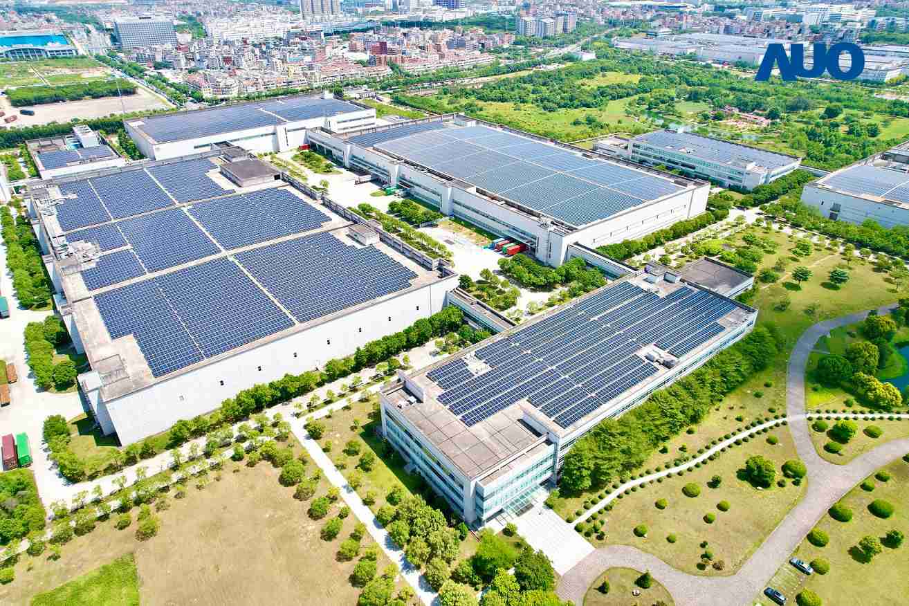 尊龙z6厦门推动智能制造同时，，，透过绿电创能纵深推进绿色转型，，，厂区全屋顶铺设太阳能光伏板，，，每年太阳能发电 2,600多万度